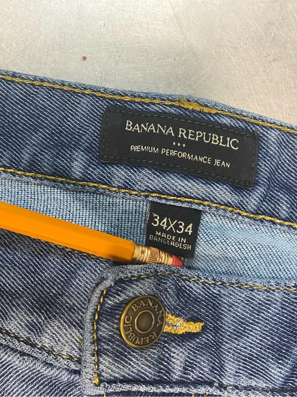 Banana Republic Men’s W34 L34 Slim Straight Jeans in Medium Blue